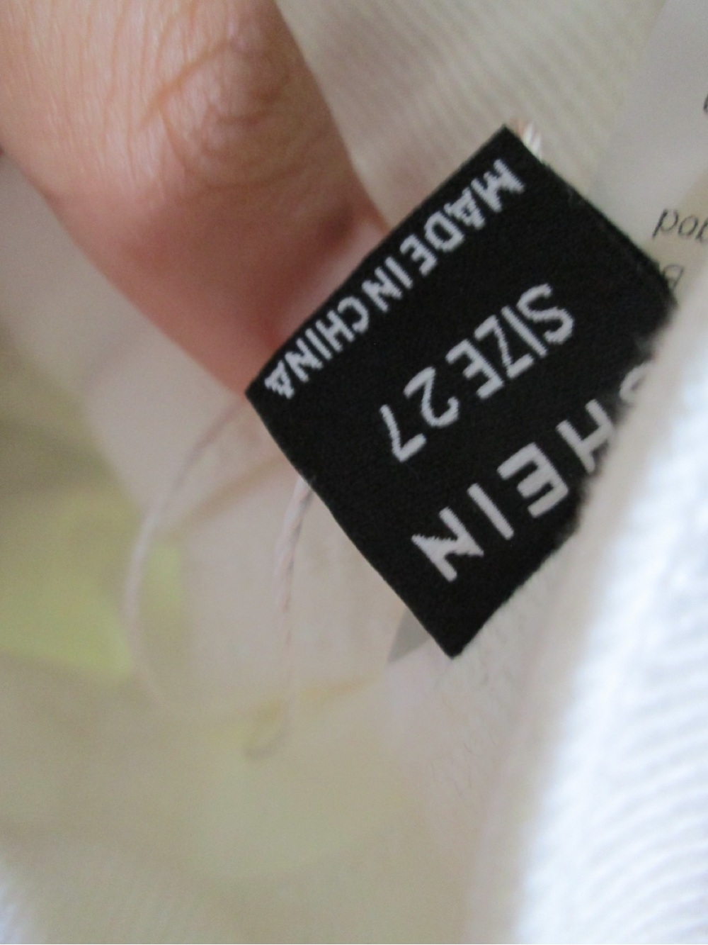 SHEIN White distressed pants - Picture 4 of 4